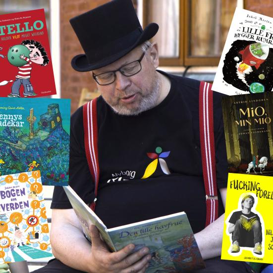Torben læser højt omgivet af bogforsider fra nogle af hans favoritbøger til børn og unge.