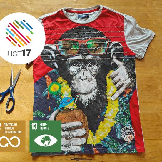 T-shirt med abe på og saks. UGE17 logo. Verdensmål 12 og 13.