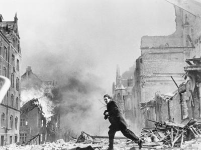 Bombningen af Den Franske Skole, 21. marts 1945. No known rights, Naionalmuseet, Danmark.