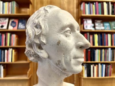 H.C. Andersen buste på Nyborg Bibliotek.