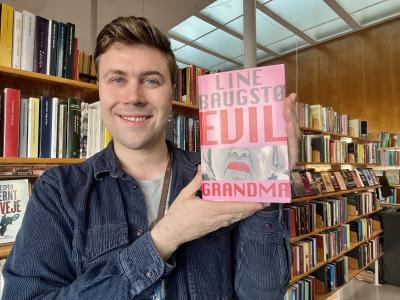 Bibliotekar Mathias Lyngs holder bogen Evil Grandma.