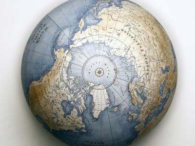 Globus der viser Arktis og den nordlige halvkugle