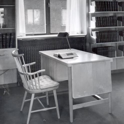 Bibliotekarens skrivebord på læsesalen.