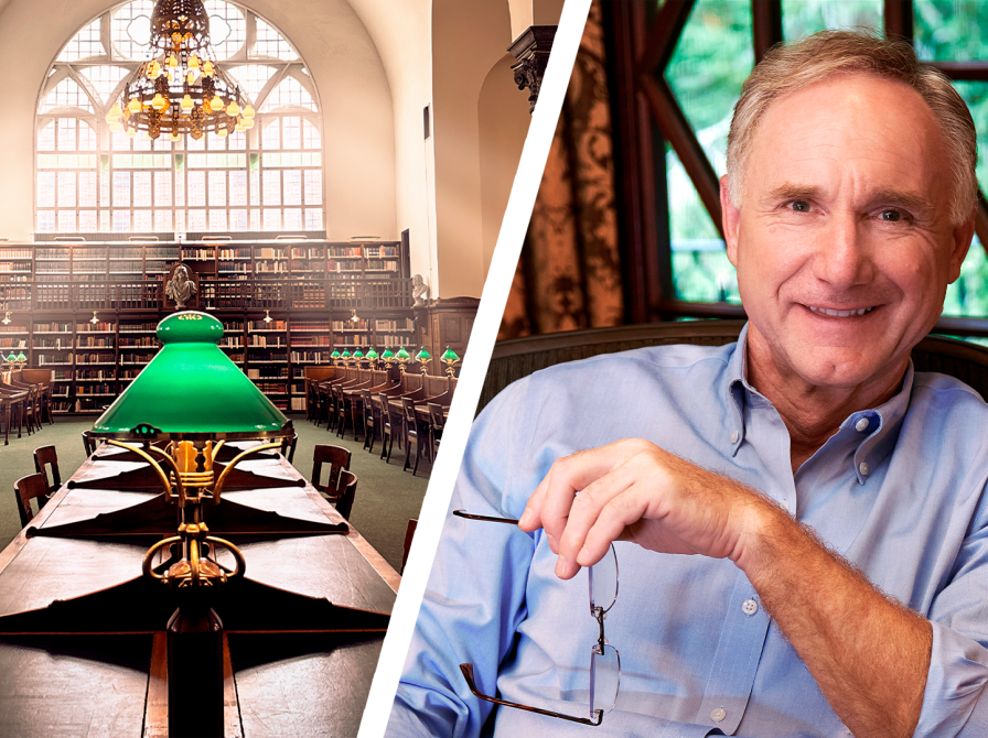 Til venstre fotografi af den gamle læsesal på Det Kongelige Bibliotek. Til højre portræt af Dan Brown.