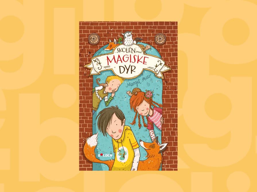 Bogforsiden til "Skolen med magiske dyr" på gul baggrund.