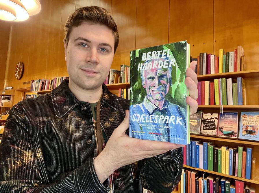 Bibliotekar Mathias Lyngs med bogen "Sjælespark"