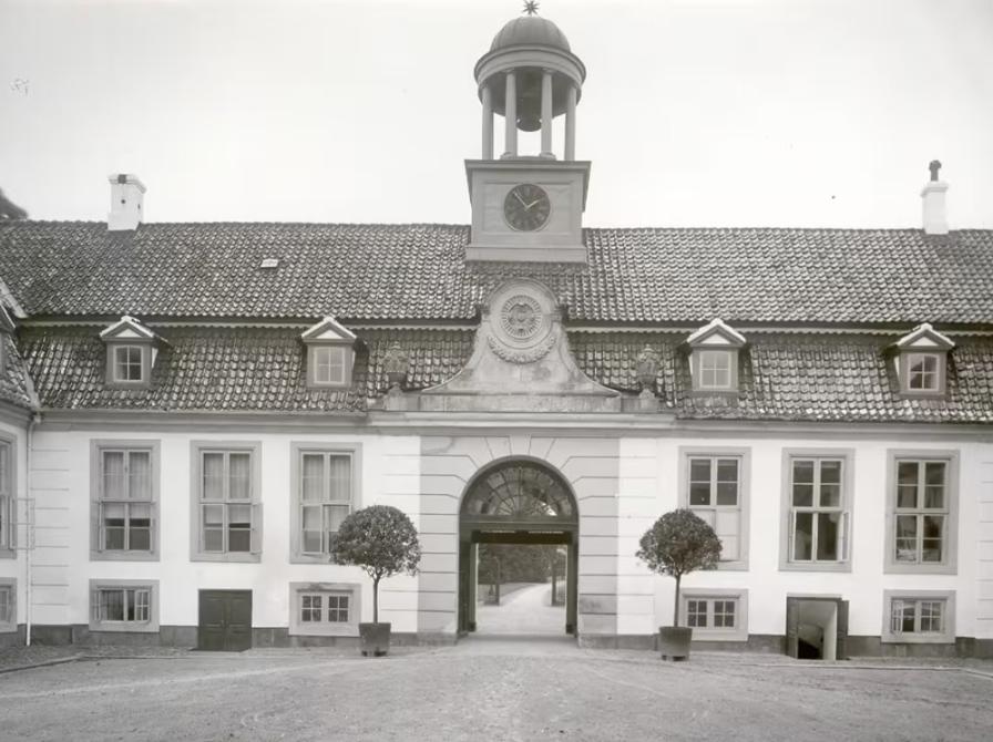 Gammelt fotografi fra ca. 1920'erne af Glorup Gods. Foto: Ørbæk Lokalhistoriske Arkiv.