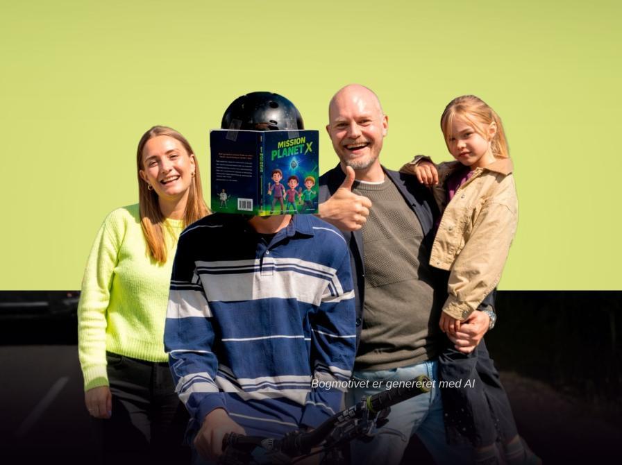 Billede fra kampagnen. En dreng har tapet en bog fast på sin cykelhjelm foran sit ansigt, mens hans glade familie står omkring ham. Bogomslaget er genereret med AI.