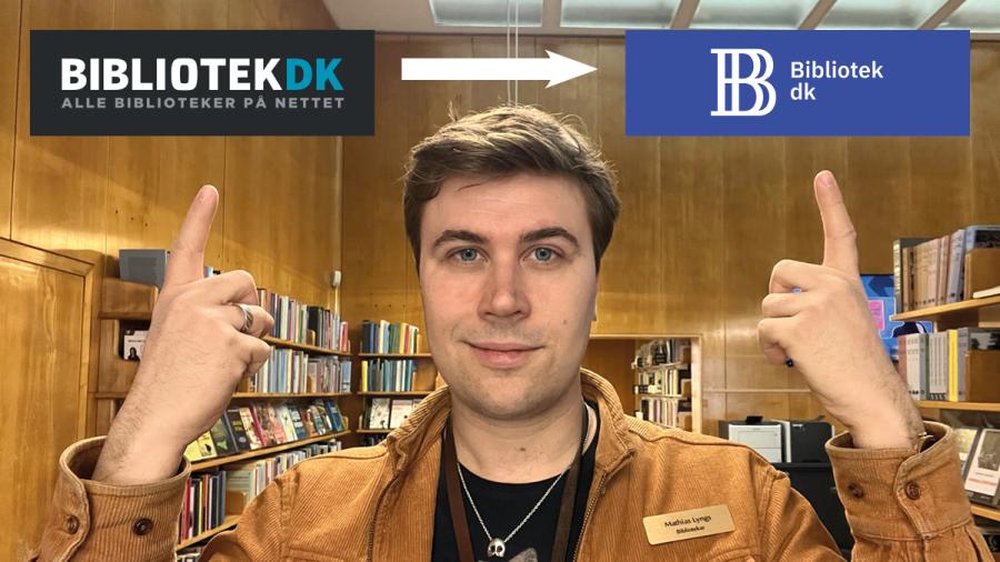 Mathias peger på det gamle og det nye logo for Bibliotek.dk